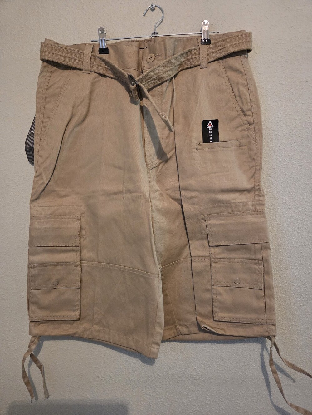 NWT Cargo Men Cargo Shorts - Khaki Size 36x32